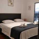 Retreat In Town Apartment *