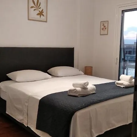 Retreat In Town Apartment *