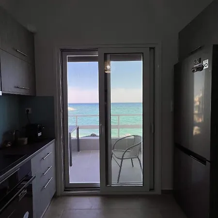 Retreat In Town Apartment *