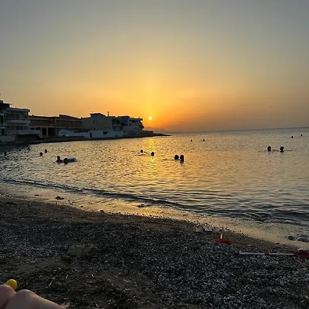 Retreat In Town * Corinto